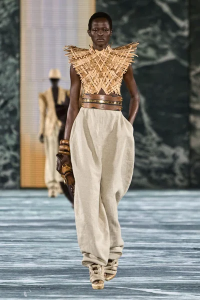 Look 3